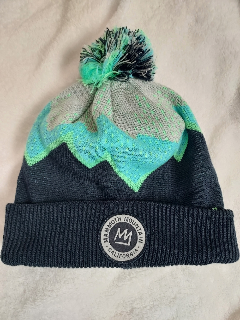 Mammoth Mountain CA 2019/2020 Ski Season Knit Pom Beanie Navy Aqua Unisex Resort